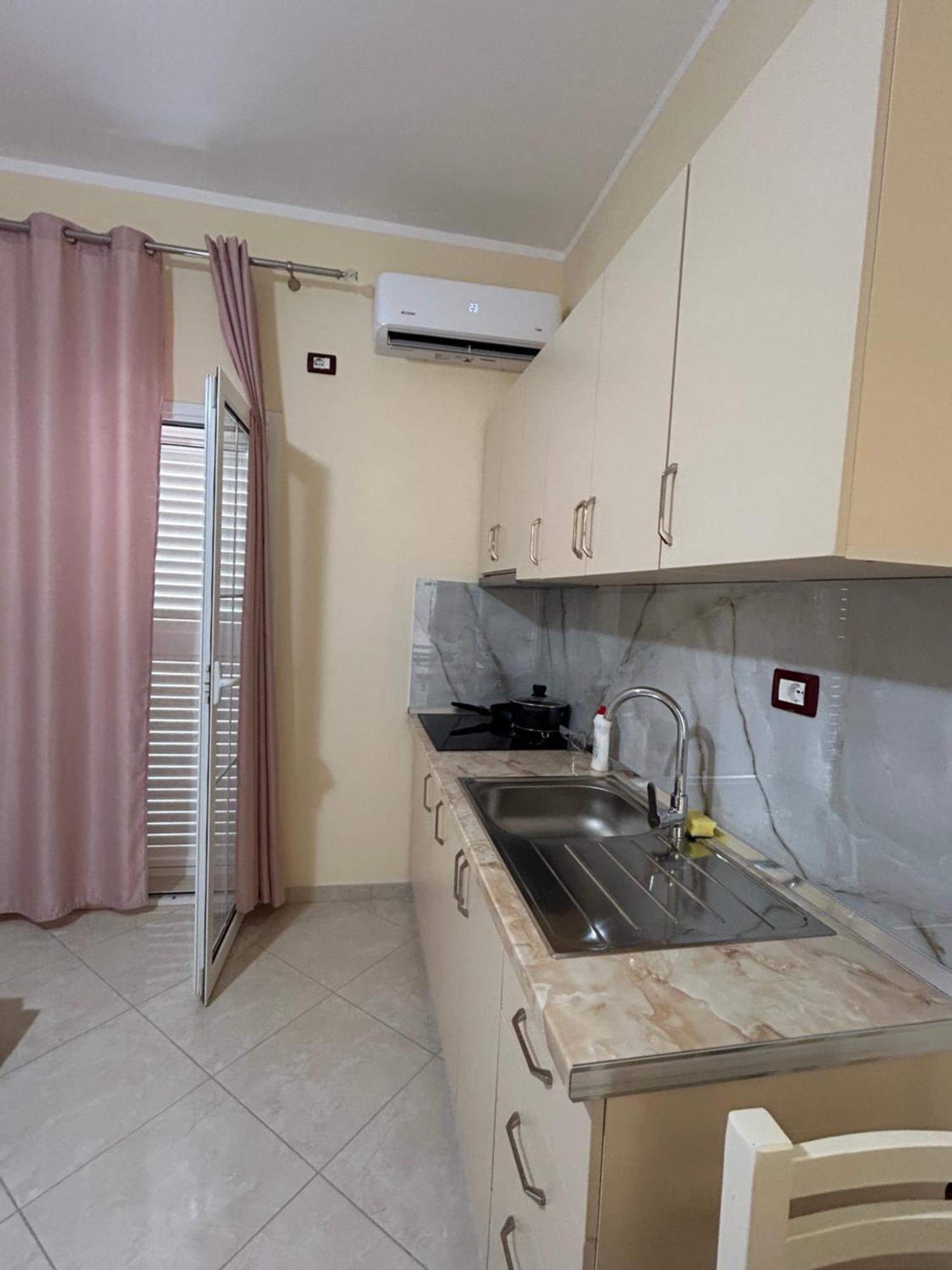 Rest House Vlore Exterior photo